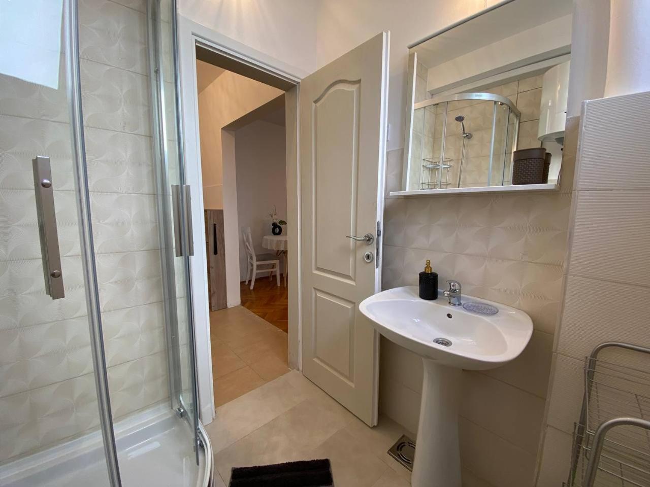 Alina'S Apartment Бечичі Екстер'єр фото