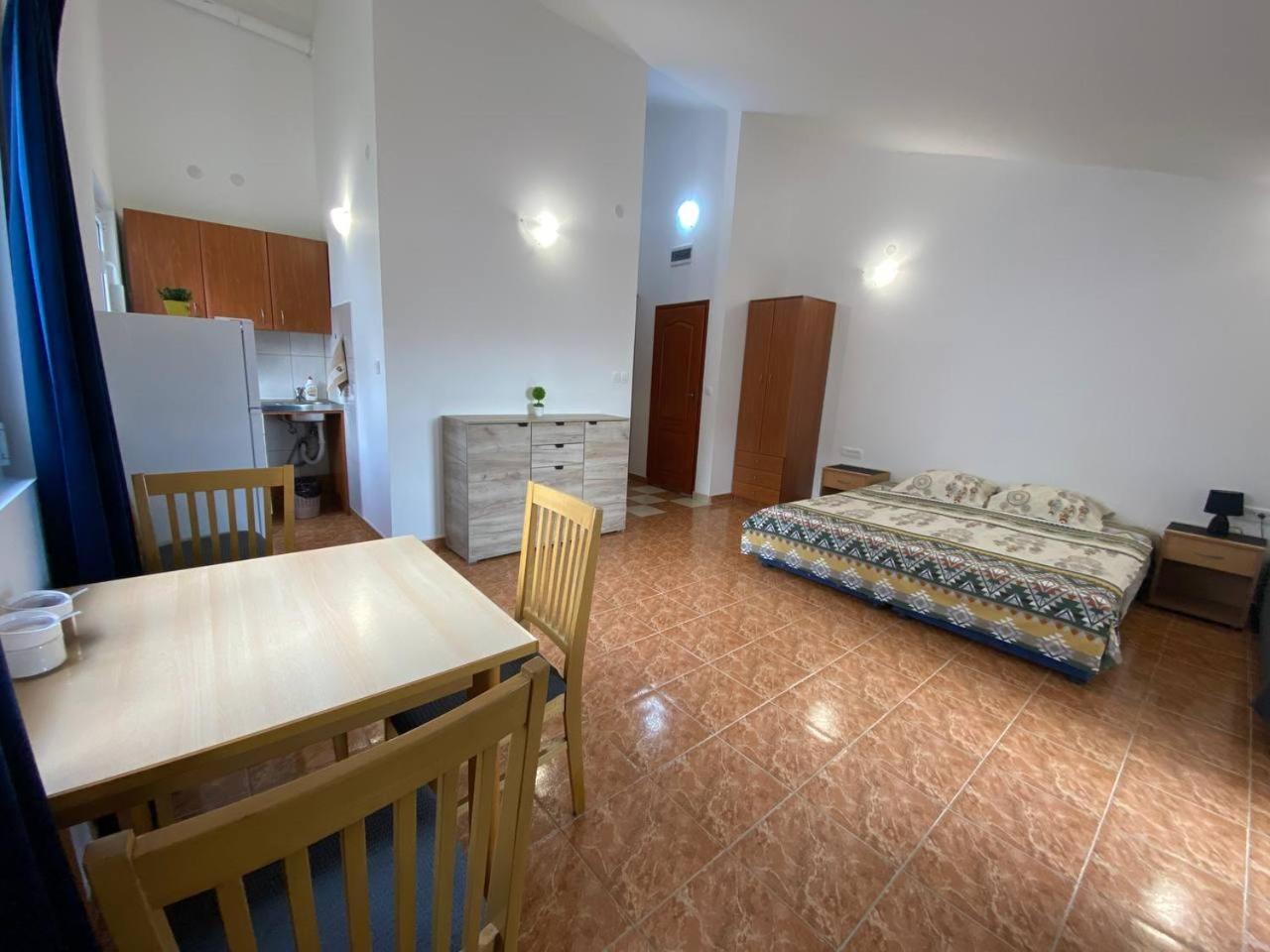 Alina'S Apartment Бечичі Екстер'єр фото